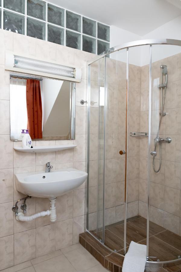 Liszt Apartman เปตช์ ภายนอก รูปภาพ