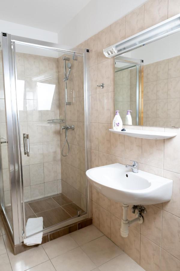 Liszt Apartman เปตช์ ภายนอก รูปภาพ