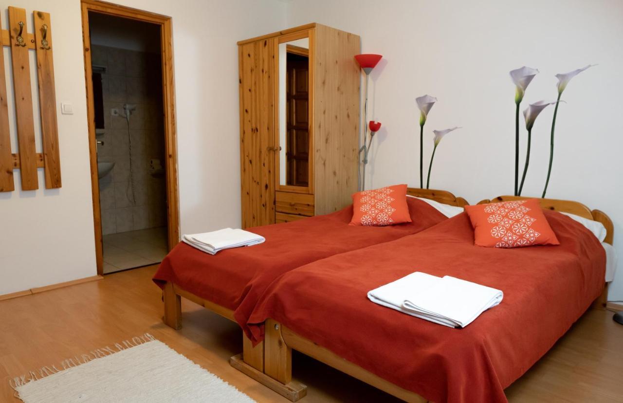 Liszt Apartman เปตช์ ภายนอก รูปภาพ