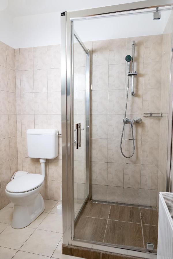 Liszt Apartman เปตช์ ภายนอก รูปภาพ